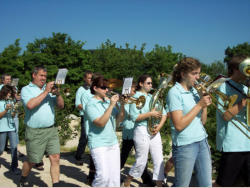 Einzug der Vereine ins Festzelt