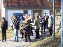 Konfirmanden in die Kirchen hoch gespielt